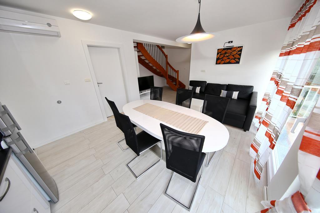 Apartments Matkovic Sveti Filip i Jakov Eksteriør bilde